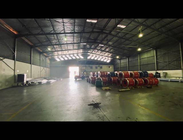 2,302M² WAREHOUSE TO LET IN MAHOGANY RIDGE